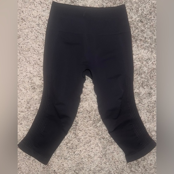 Lululemon flo and go seamless cropped leggings size 6 in EUC - Picture 3 of 9